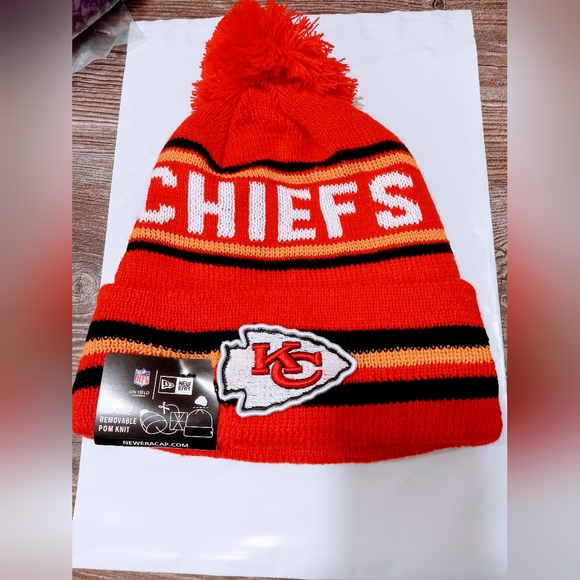 New Era Other - New Era Chiefs Red and Black Knit Beanie